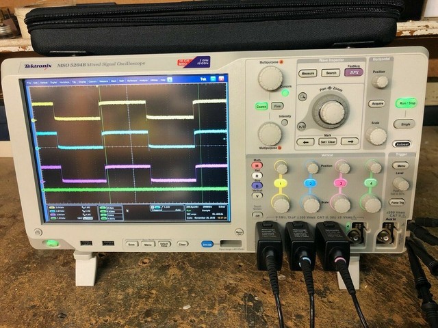 Tektronix MSO5204B